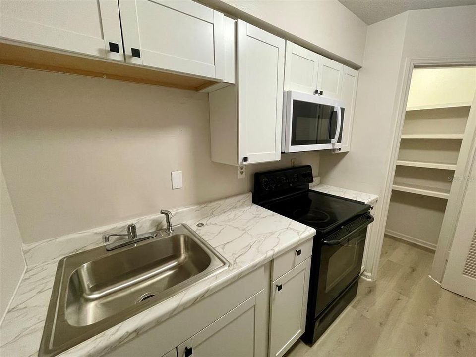 For Rent: $1,450 (2 beds, 1 baths, 1019 Square Feet)