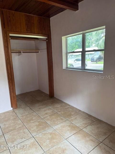 待售: $220,000 (2 贝兹, 1 浴室, 1128 平方英尺)