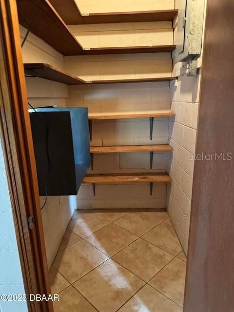 待售: $220,000 (2 贝兹, 1 浴室, 1128 平方英尺)