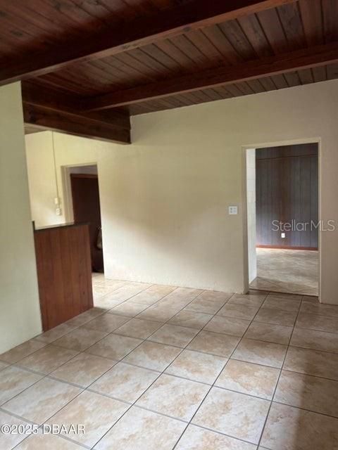 待售: $220,000 (2 贝兹, 1 浴室, 1128 平方英尺)