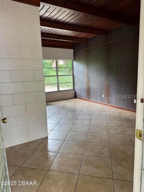 待售: $220,000 (2 贝兹, 1 浴室, 1128 平方英尺)