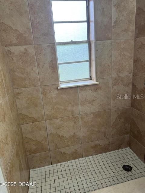 待售: $220,000 (2 贝兹, 1 浴室, 1128 平方英尺)