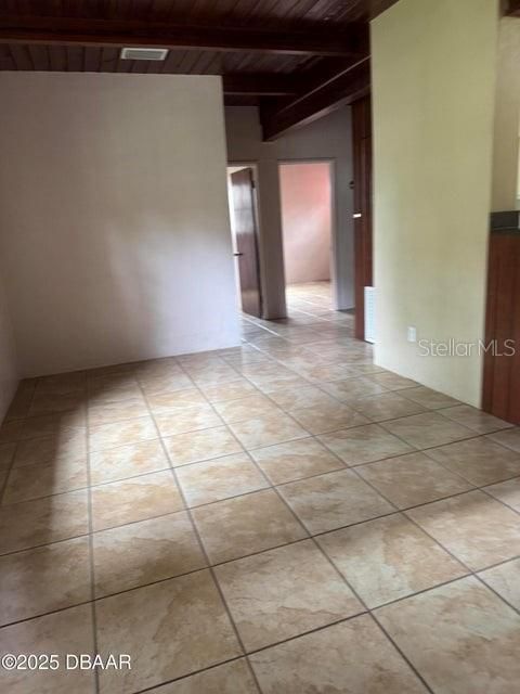 待售: $220,000 (2 贝兹, 1 浴室, 1128 平方英尺)