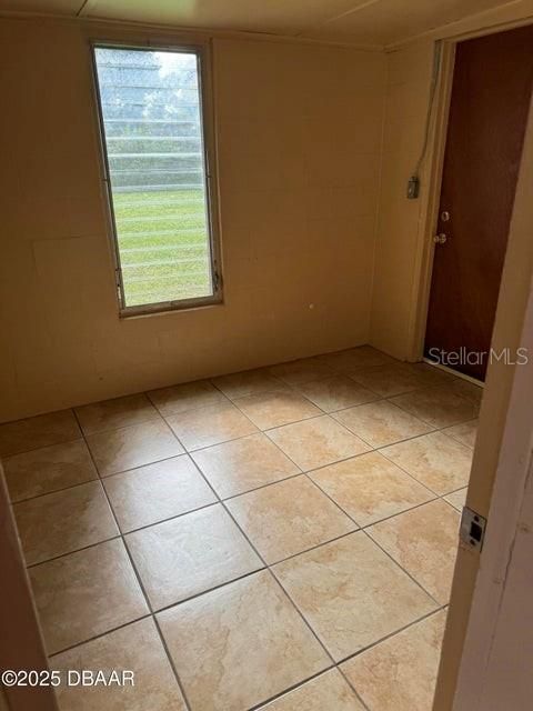 待售: $220,000 (2 贝兹, 1 浴室, 1128 平方英尺)