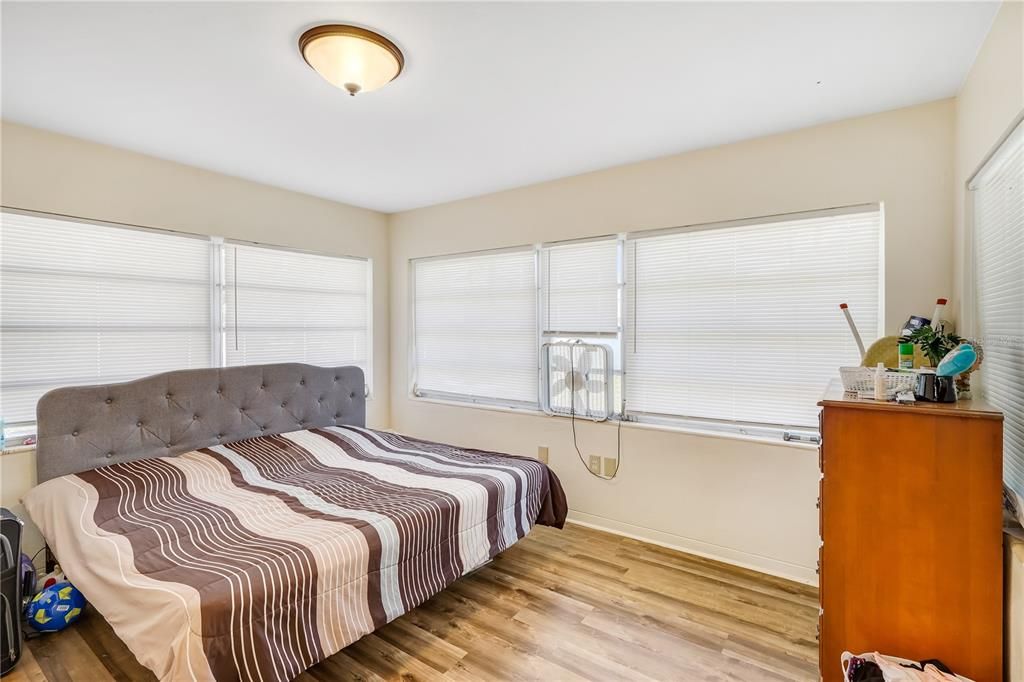 En Venta: $240,000 (3 camas, 2 baños, 1229 Pies cuadrados)