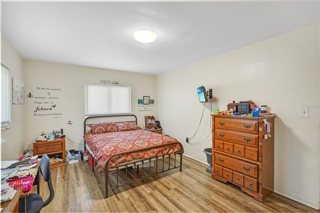 En Venta: $240,000 (3 camas, 2 baños, 1229 Pies cuadrados)