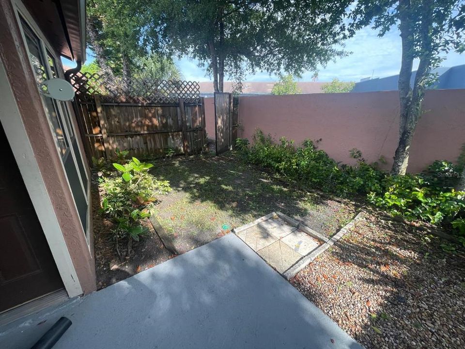 待售: $158,000 (1 贝兹, 1 浴室, 759 平方英尺)