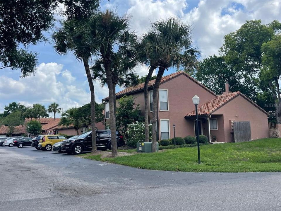 待售: $158,000 (1 贝兹, 1 浴室, 759 平方英尺)