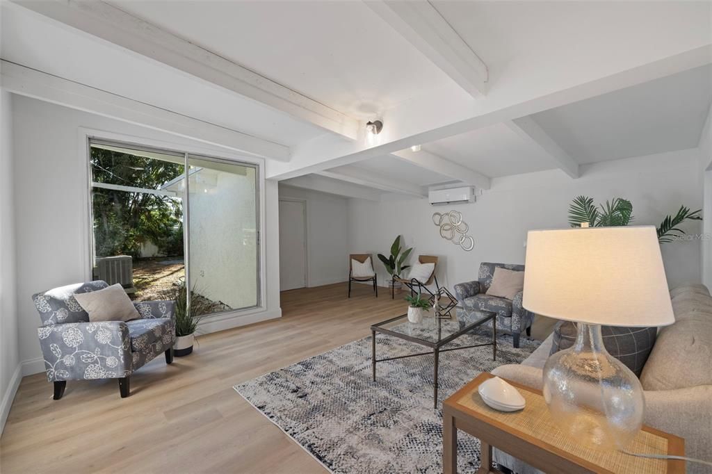 待售: $330,000 (3 贝兹, 1 浴室, 1262 平方英尺)