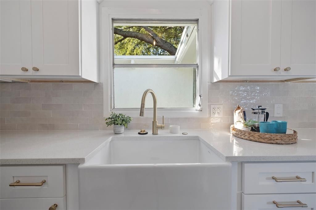 待售: $330,000 (3 贝兹, 1 浴室, 1262 平方英尺)