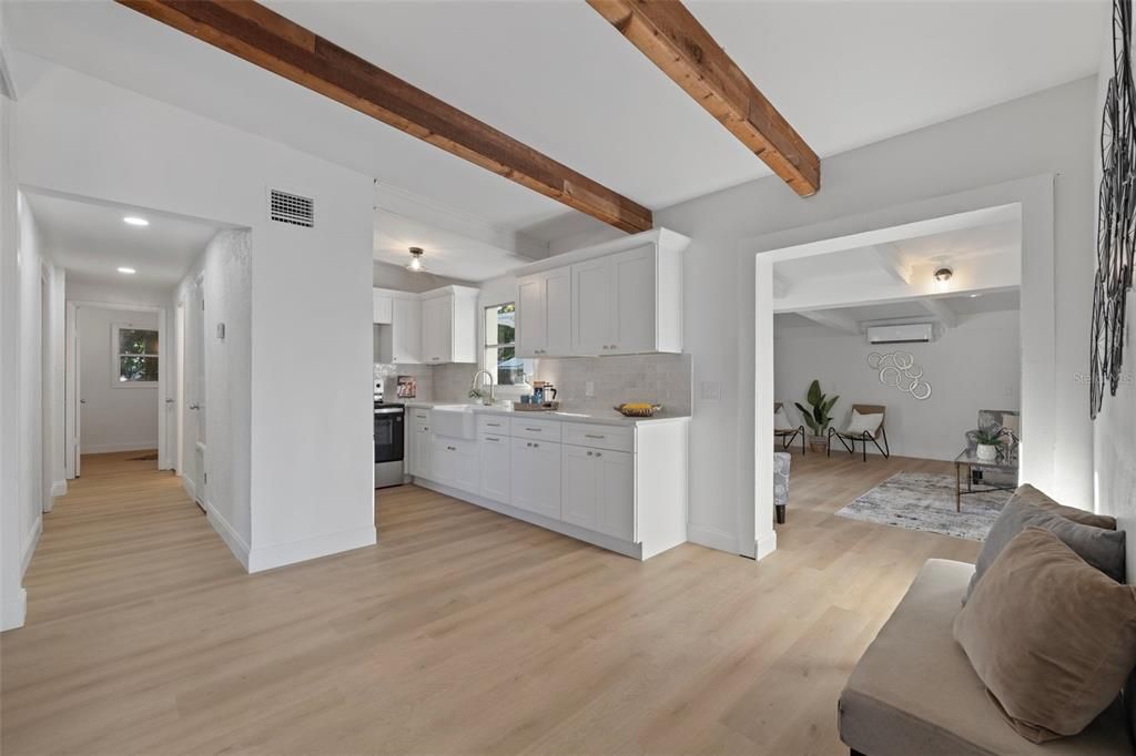 待售: $330,000 (3 贝兹, 1 浴室, 1262 平方英尺)