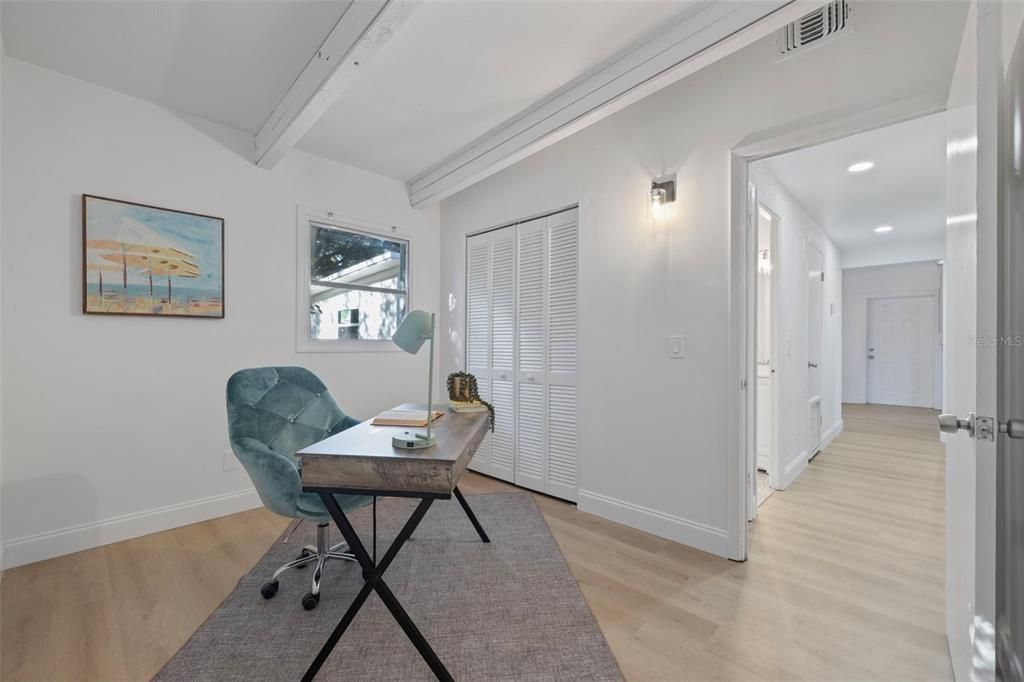 待售: $330,000 (3 贝兹, 1 浴室, 1262 平方英尺)