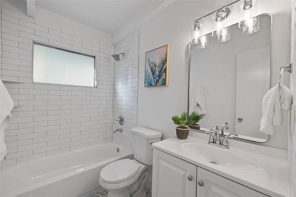 待售: $330,000 (3 贝兹, 1 浴室, 1262 平方英尺)