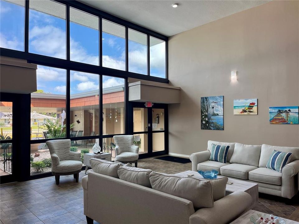 待售: $129,000 (2 贝兹, 2 浴室, 1017 平方英尺)