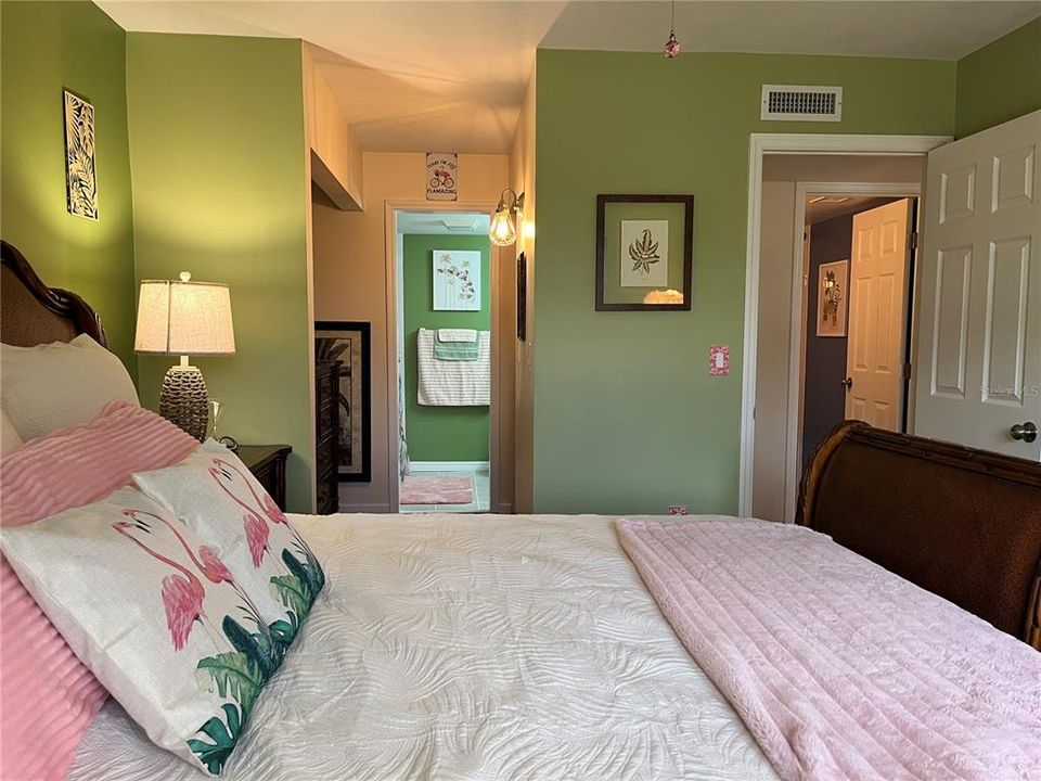 待售: $129,000 (2 贝兹, 2 浴室, 1017 平方英尺)