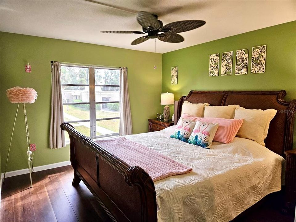 待售: $129,000 (2 贝兹, 2 浴室, 1017 平方英尺)