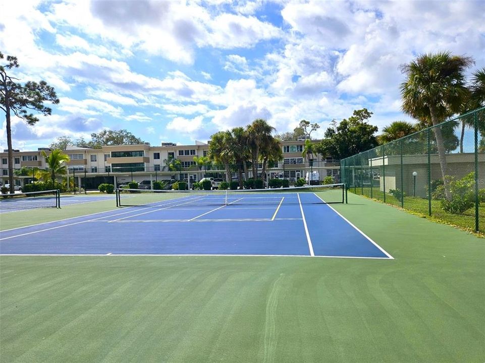 待售: $129,000 (2 贝兹, 2 浴室, 1017 平方英尺)