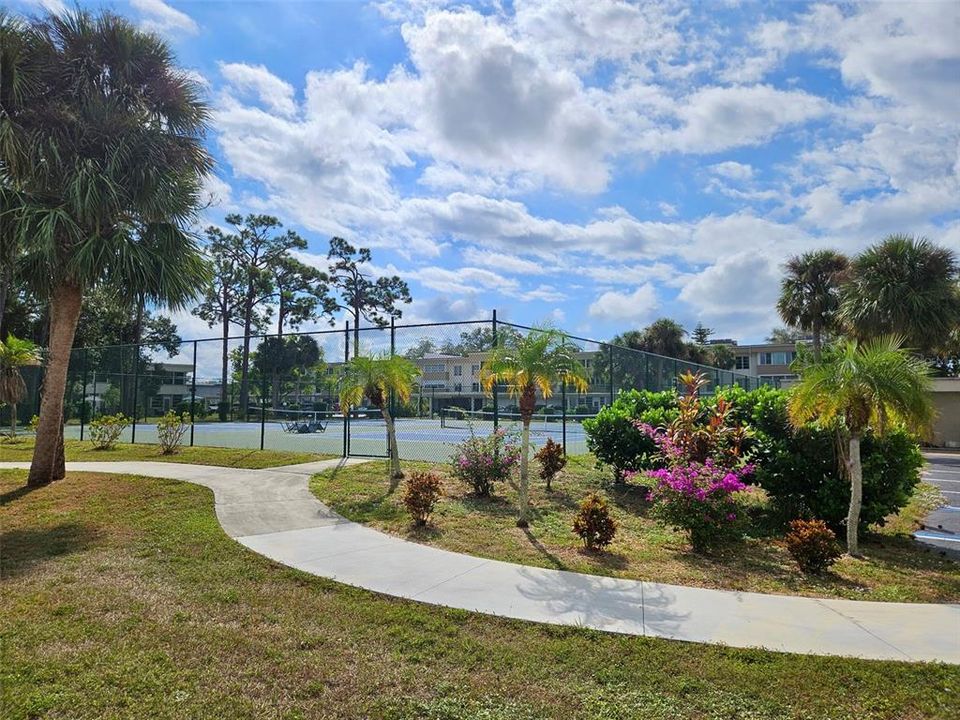 待售: $129,000 (2 贝兹, 2 浴室, 1017 平方英尺)