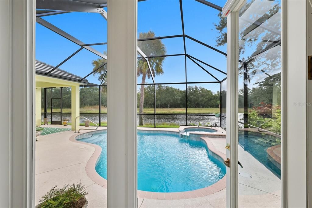 Под контрактом: $939,000 (4 спален, 3 ванн, 2802 Квадратных фут)