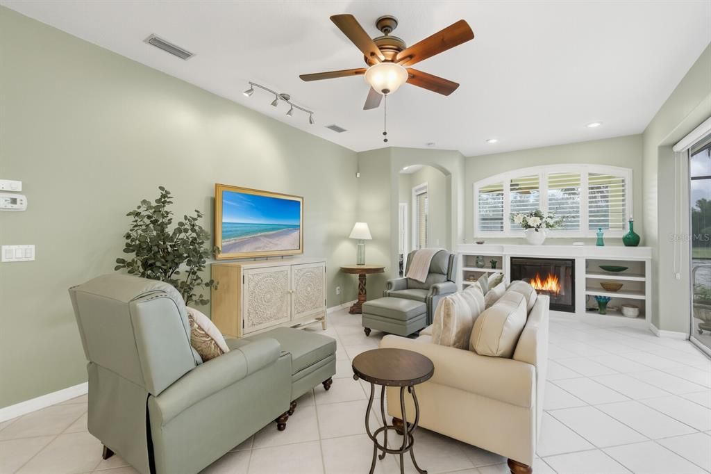 Под контрактом: $939,000 (4 спален, 3 ванн, 2802 Квадратных фут)