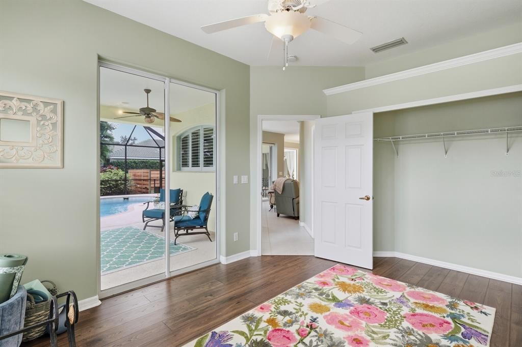 Под контрактом: $939,000 (4 спален, 3 ванн, 2802 Квадратных фут)