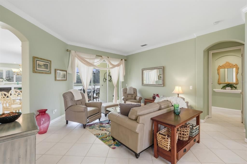 Под контрактом: $939,000 (4 спален, 3 ванн, 2802 Квадратных фут)