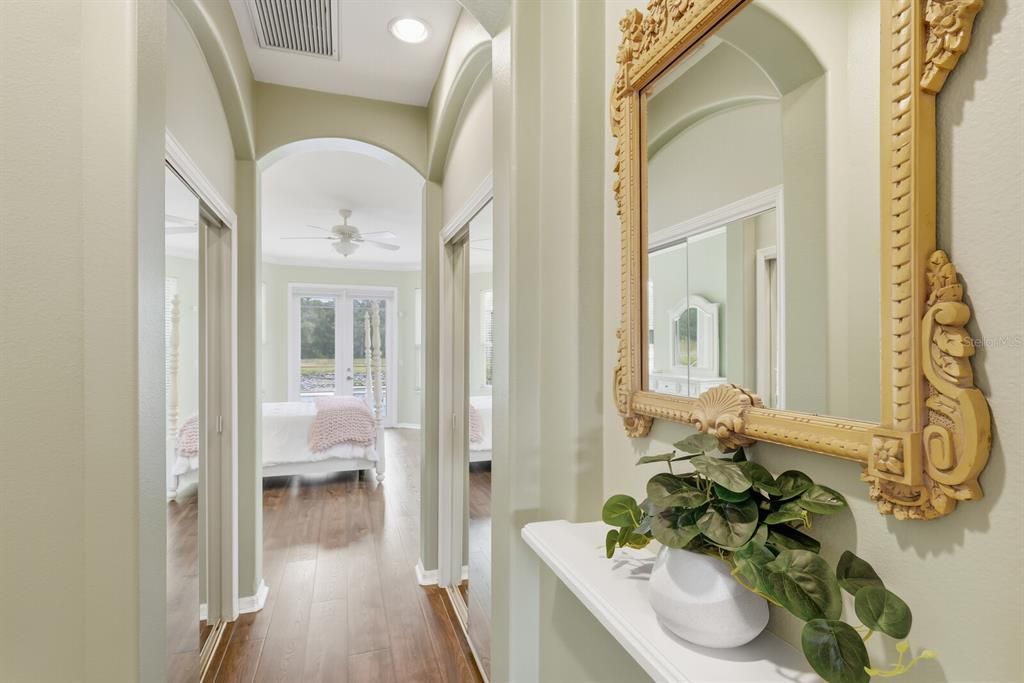 Под контрактом: $939,000 (4 спален, 3 ванн, 2802 Квадратных фут)