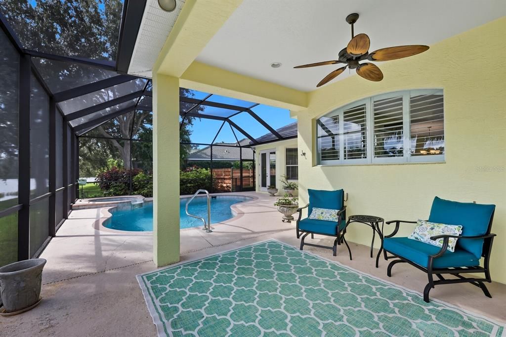 Под контрактом: $939,000 (4 спален, 3 ванн, 2802 Квадратных фут)