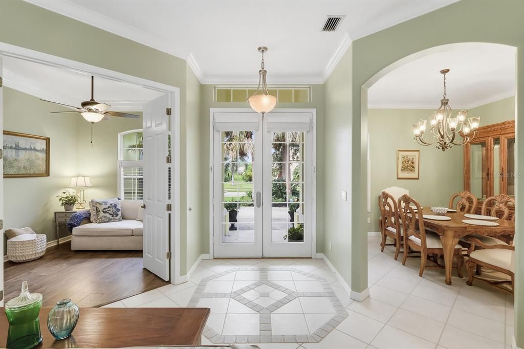 Под контрактом: $939,000 (4 спален, 3 ванн, 2802 Квадратных фут)