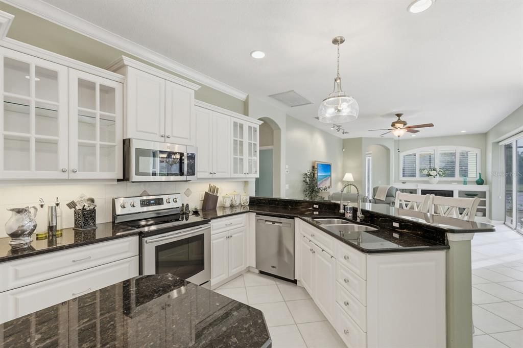 Под контрактом: $939,000 (4 спален, 3 ванн, 2802 Квадратных фут)