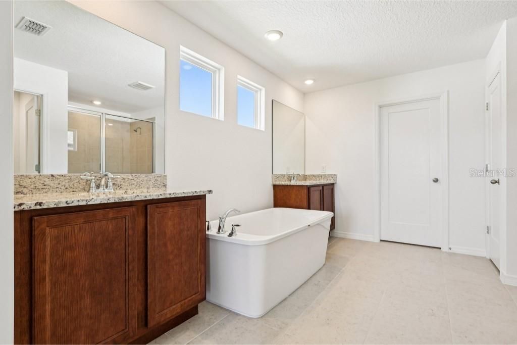 На продажу: $849,990 (5 спален, 4 ванн, 3545 Квадратных фут)