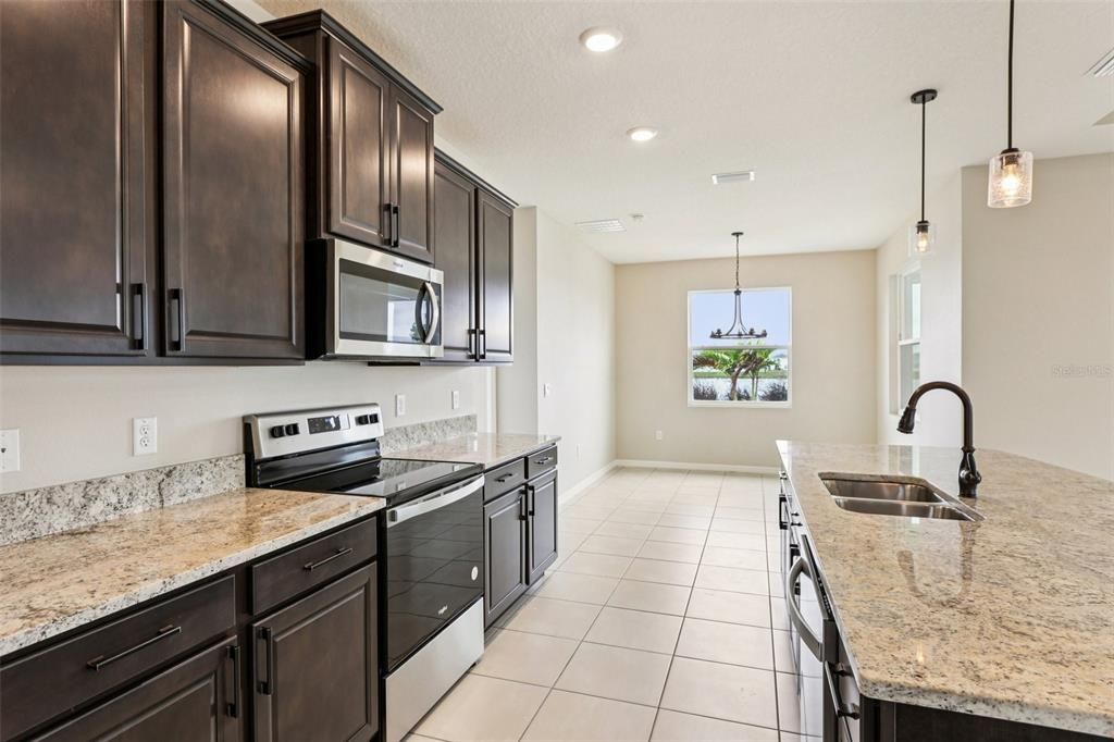 For Sale: $489,900 (4 beds, 3 baths, 2798 Square Feet)