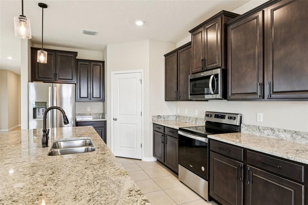 For Sale: $489,900 (4 beds, 3 baths, 2798 Square Feet)