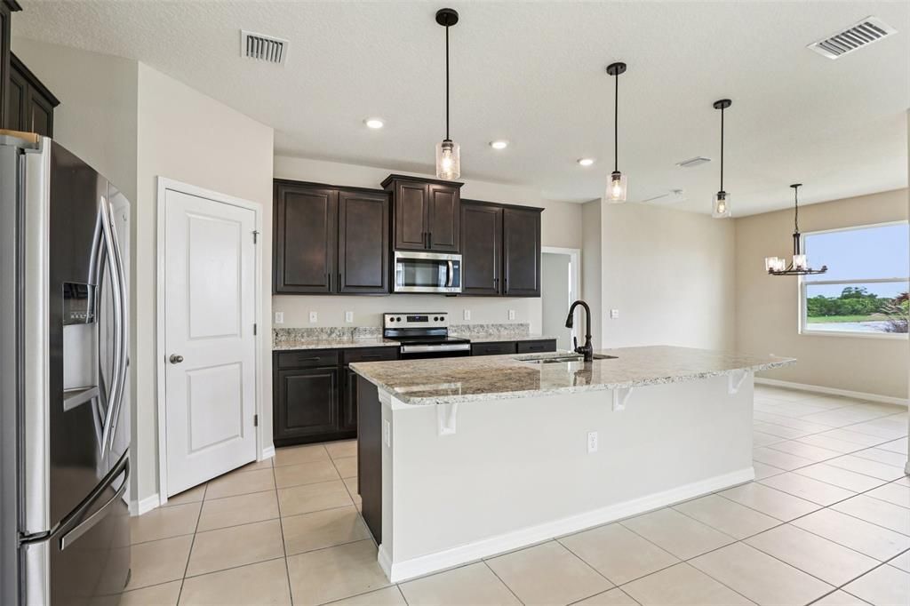 For Sale: $489,900 (4 beds, 3 baths, 2798 Square Feet)