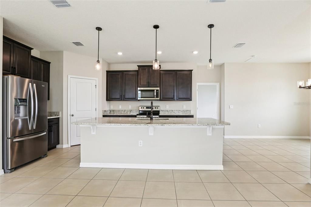 For Sale: $489,900 (4 beds, 3 baths, 2798 Square Feet)