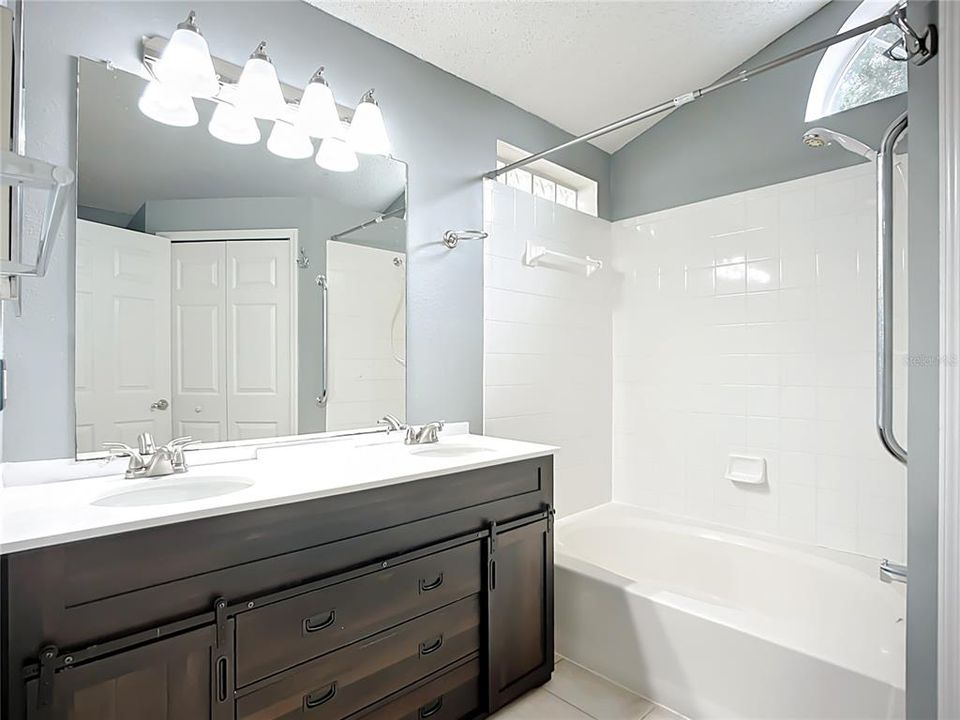 For Sale: $329,900 (3 beds, 2 baths, 1313 Square Feet)