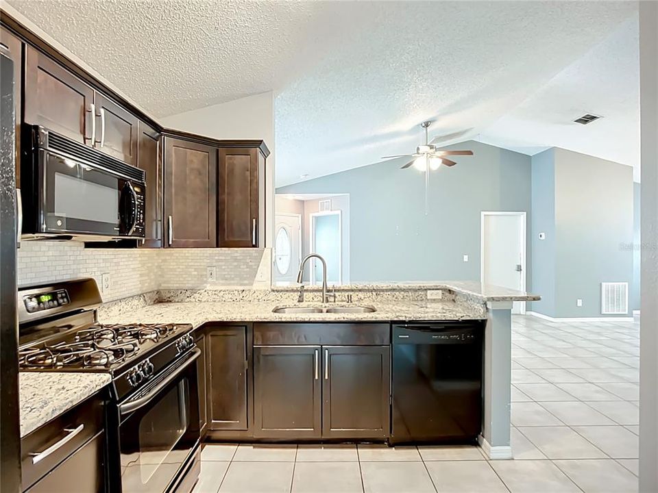 For Sale: $329,900 (3 beds, 2 baths, 1313 Square Feet)