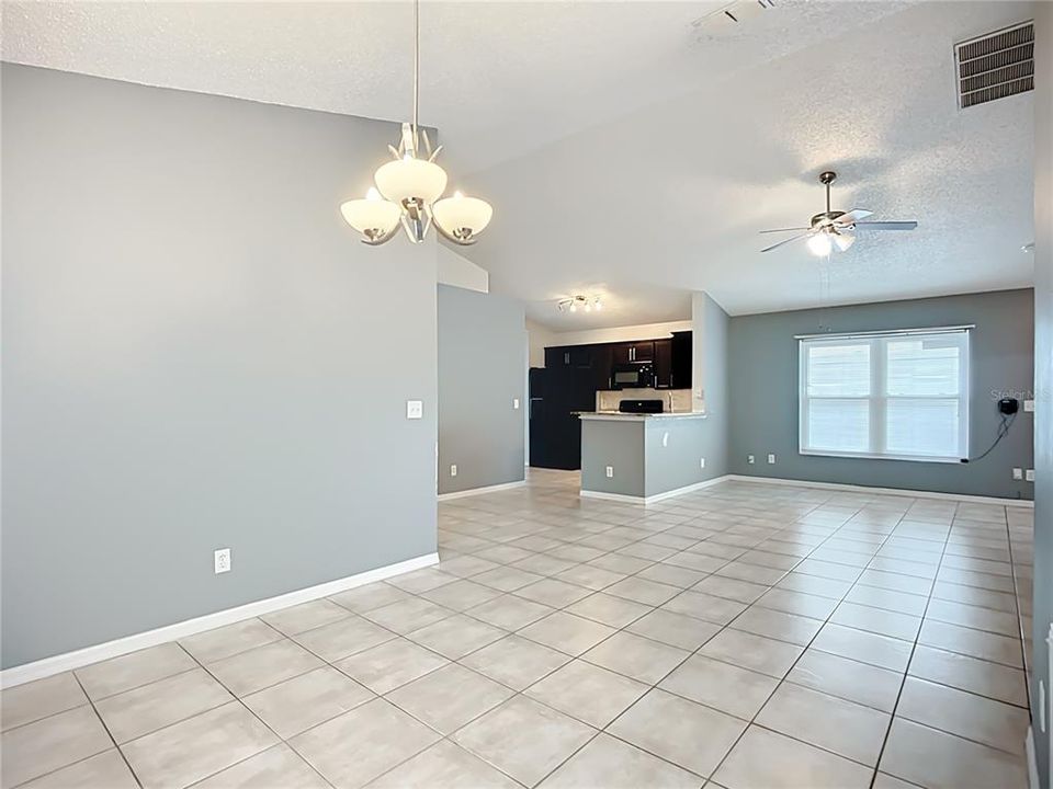 For Sale: $329,900 (3 beds, 2 baths, 1313 Square Feet)
