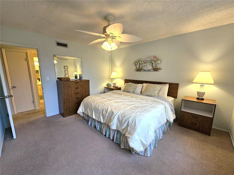 For Rent: $2,000 (1 beds, 1 baths, 780 Square Feet)