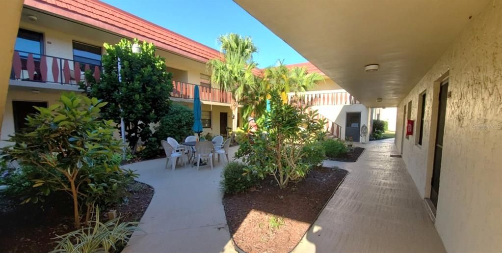 For Rent: $2,000 (1 beds, 1 baths, 780 Square Feet)