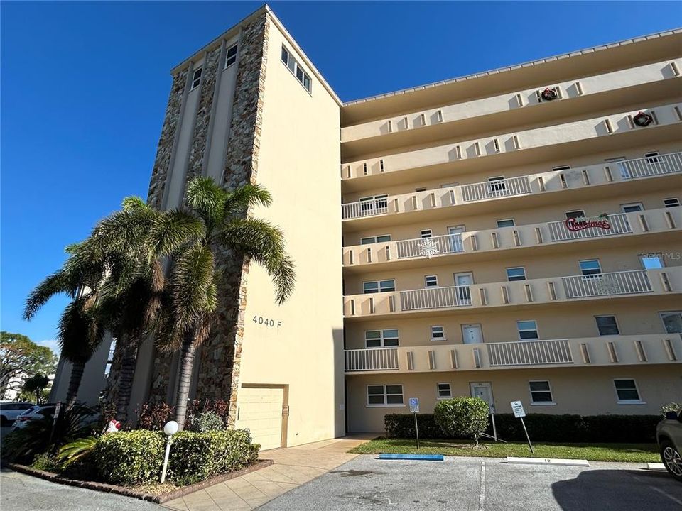 Recently Rented: $1,725 (2 beds, 2 baths, 1008 Square Feet)