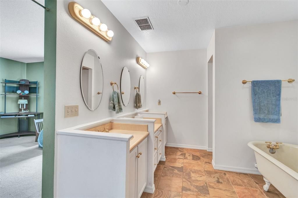 На продажу: $539,900 (4 спален, 3 ванн, 2336 Квадратных фут)