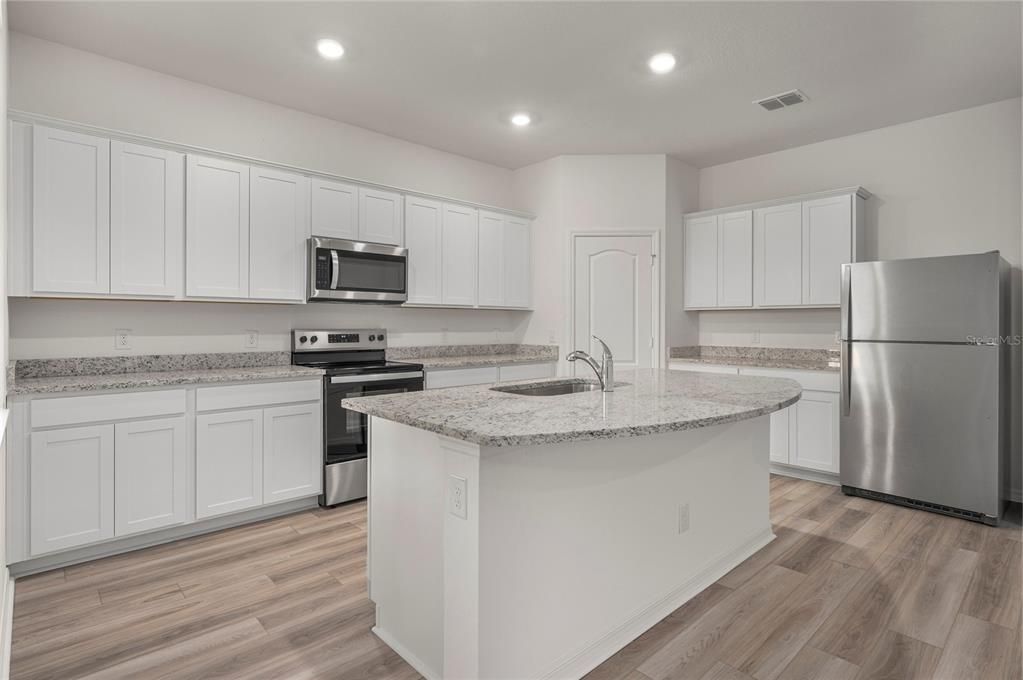 待售: $354,900 (5 贝兹, 3 浴室, 1984 平方英尺)