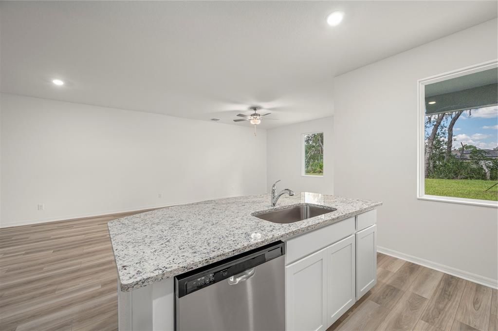 待售: $354,900 (5 贝兹, 3 浴室, 1984 平方英尺)