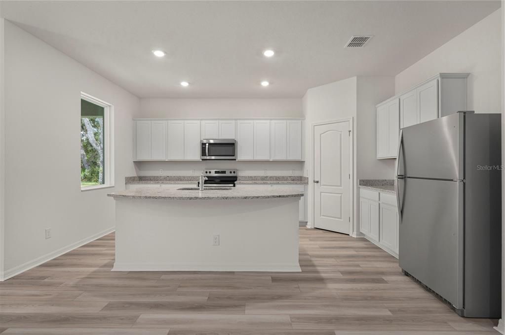 待售: $354,900 (5 贝兹, 3 浴室, 1984 平方英尺)