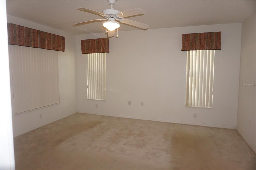 合同活跃: $198,875 (2 贝兹, 2 浴室, 1550 平方英尺)