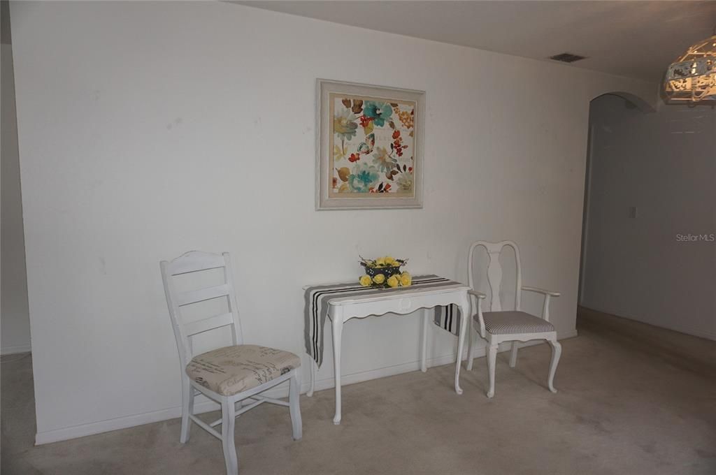 合同活跃: $198,875 (2 贝兹, 2 浴室, 1550 平方英尺)