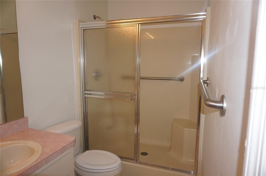 合同活跃: $198,875 (2 贝兹, 2 浴室, 1550 平方英尺)