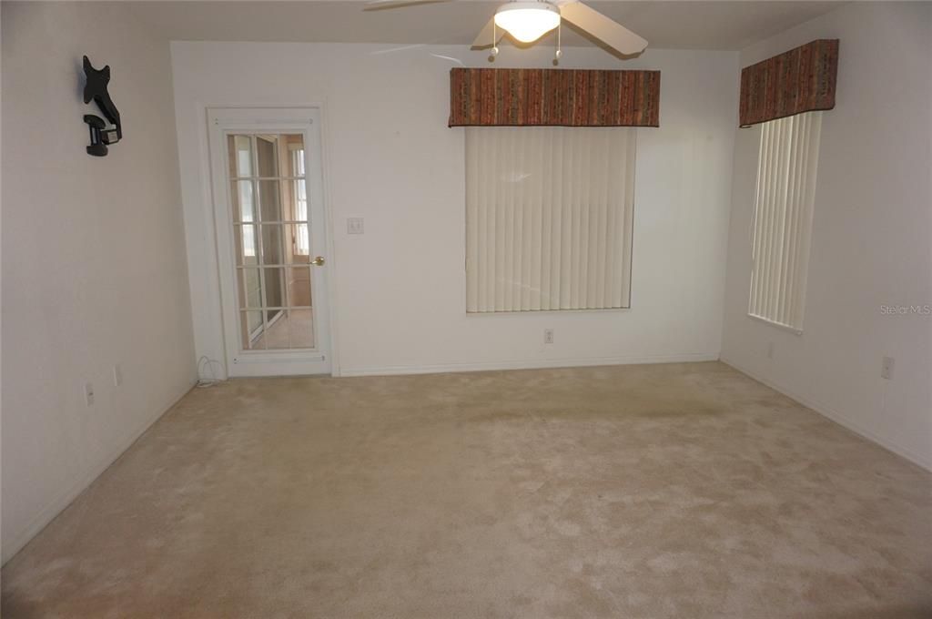 合同活跃: $198,875 (2 贝兹, 2 浴室, 1550 平方英尺)