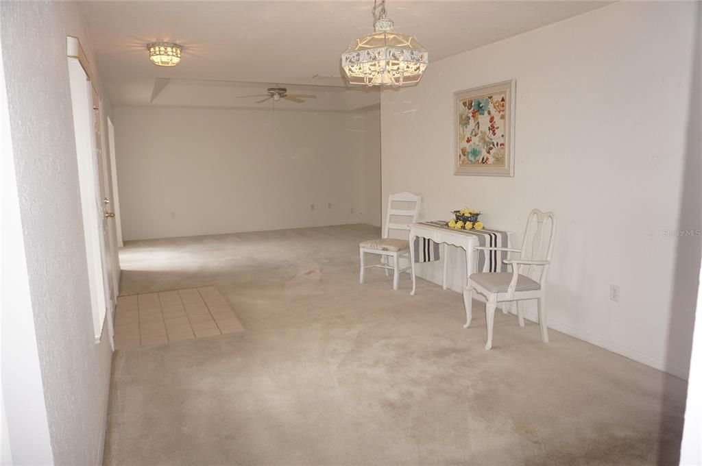 合同活跃: $198,875 (2 贝兹, 2 浴室, 1550 平方英尺)